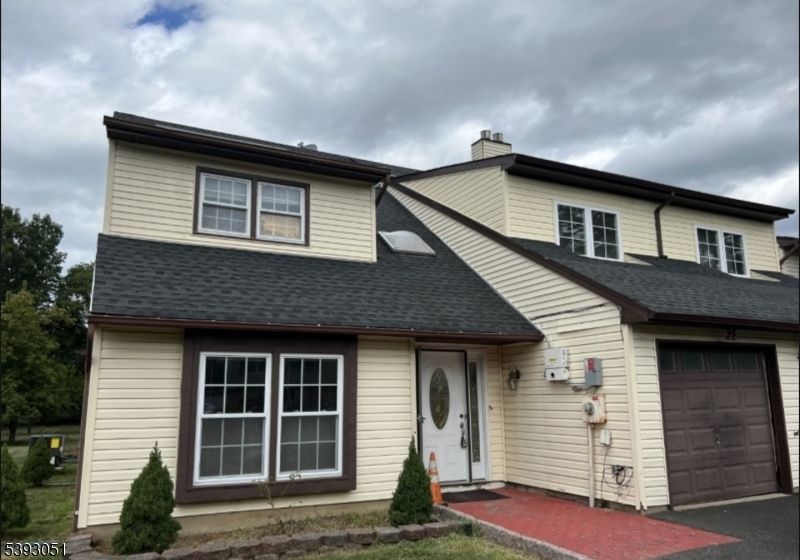 Attached, Exterior, Facade, Cape Cod