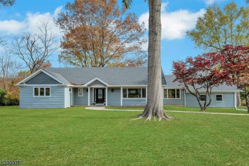 Backyard, Exterior, Facade, Ranch