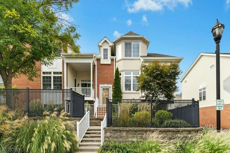 Exterior, Facade, Brick Facade, Rowhouse