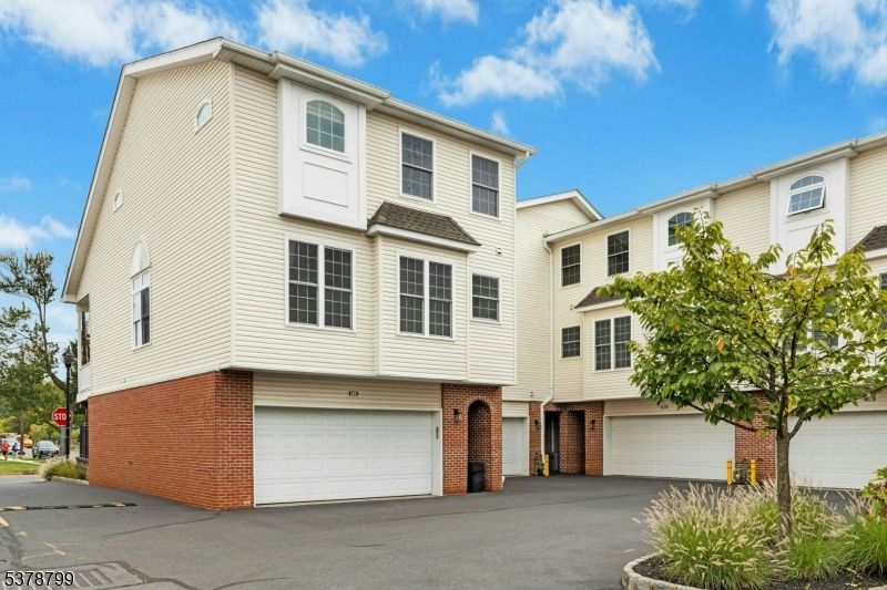 Attached, Exterior, Facade, Brick Facade, Rowhouse