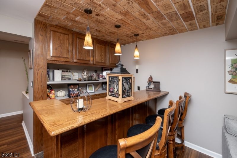 Interior, Pendant Lights, Wood Texture Flooring