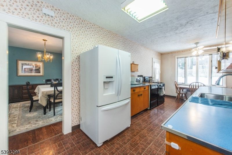 Chandelier, Dining room, Interior, Kitchen, Wood Texture Flooring