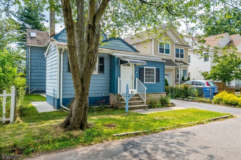 Exterior, Facade, Queen Anne Victorian