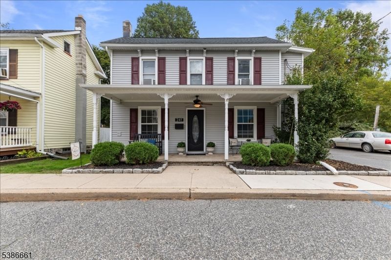 Exterior, Facade, Georgian