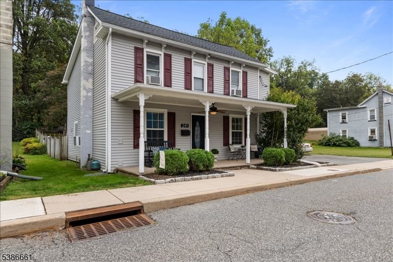 Exterior, Facade, Georgian