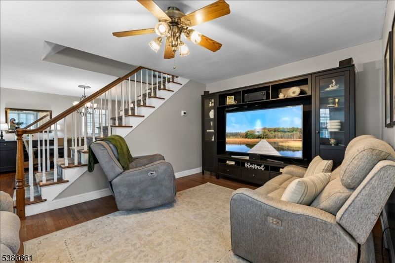 Interior, Living room, Pendant Lights, Wood Texture Flooring