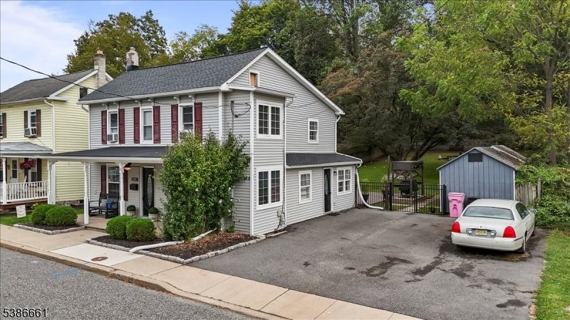 Exterior, Facade, Farmhouse