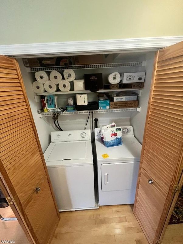 Interior, Utility Closets, Washer, Wood Texture Flooring