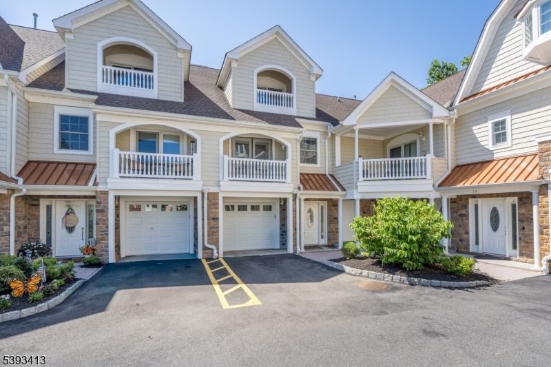 Attached, Exterior, Facade, Rowhouse