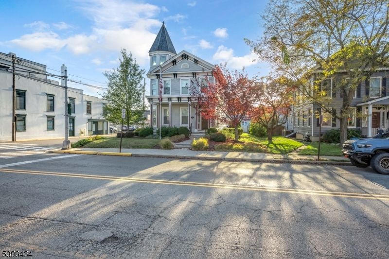 Exterior, Facade, Queen Anne Victorian