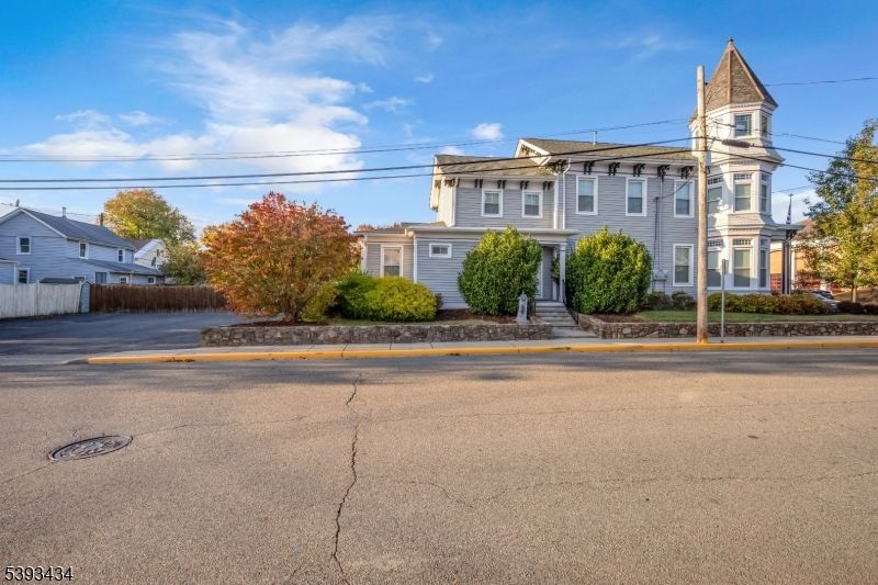 Exterior, Facade, Queen Anne Victorian
