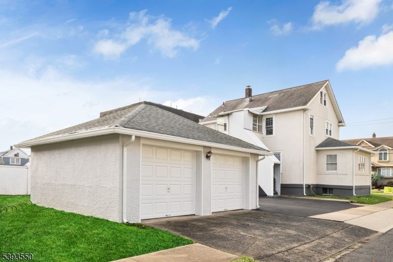 Detached Garage, Exterior