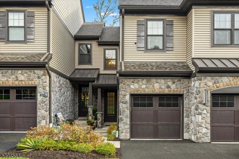 Attached, Exterior, Facade, Rowhouse