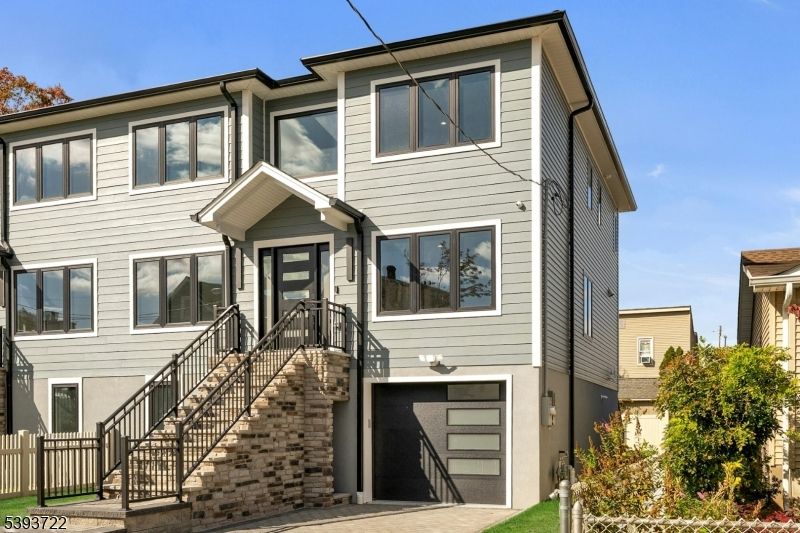 Attached, Exterior, Facade, Rowhouse