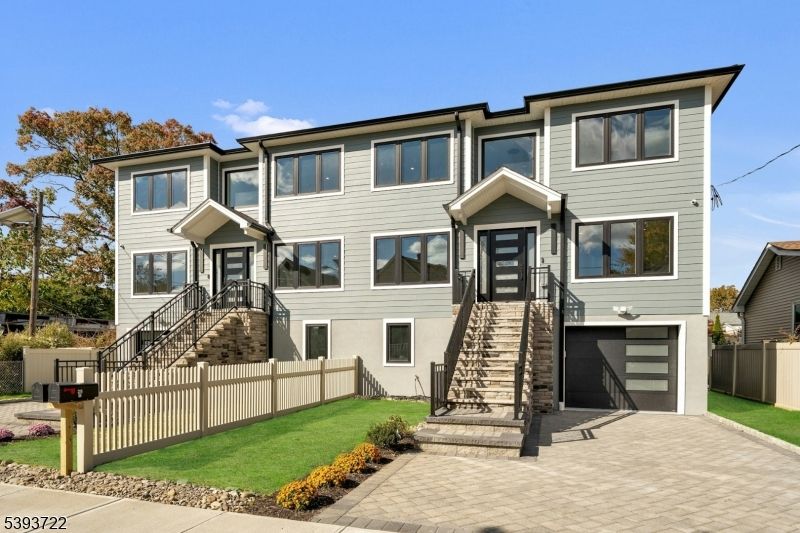 Attached, Exterior, Facade, Rowhouse