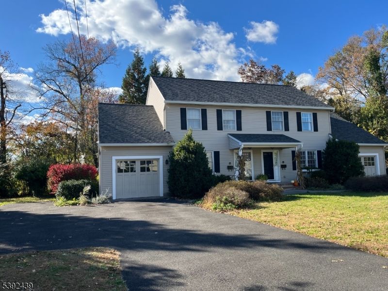 Attached, Exterior, Facade, Georgian