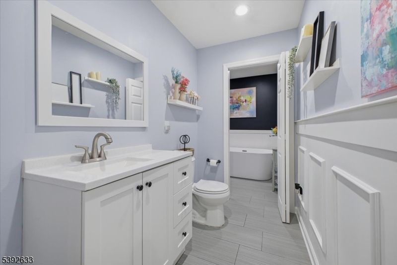 Bathroom, Dual Sink Vanities, Interior, Recessed Lighting