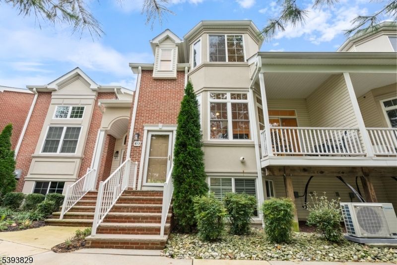 Exterior, Facade, Brick Facade, Rowhouse