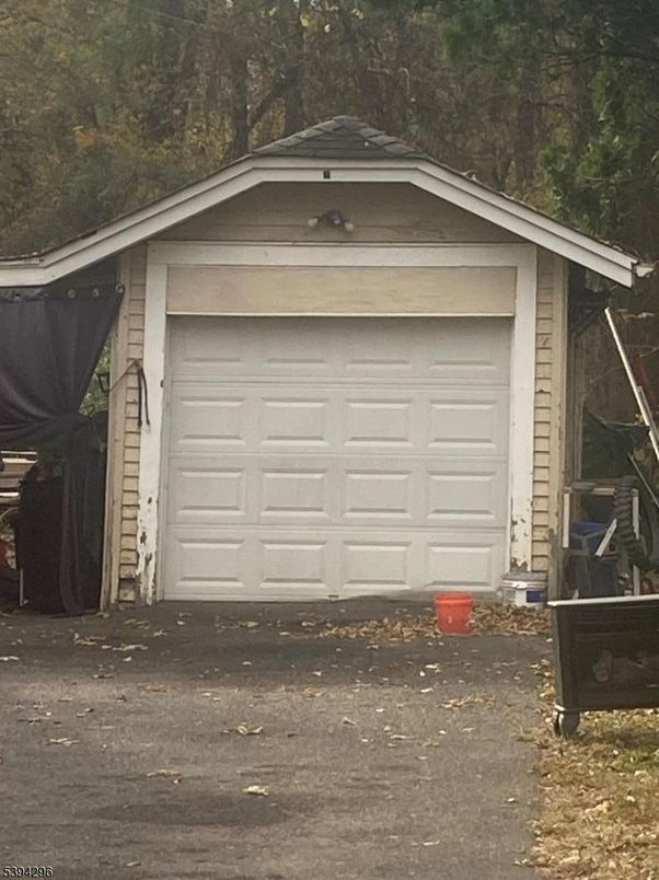 Detached Garage, Exterior