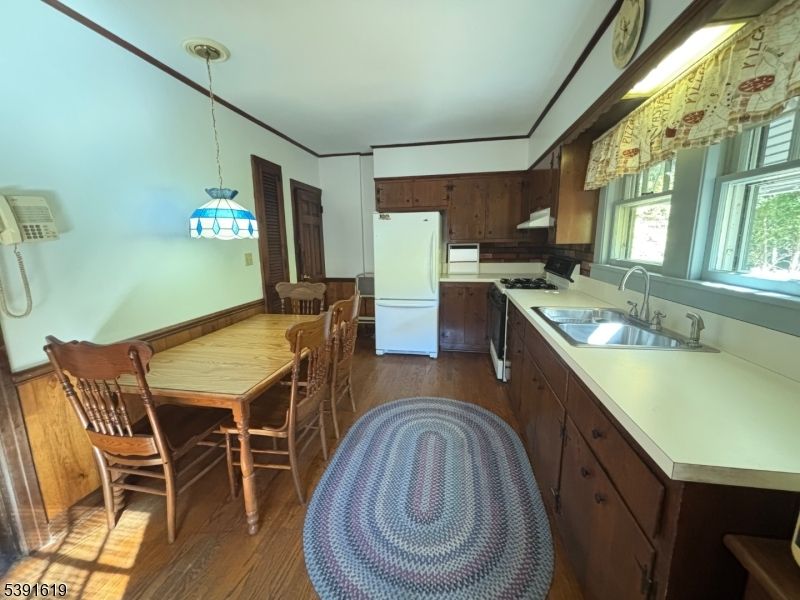 Dining room, Interior, Kitchen, Pendant Lights, Wood Texture Flooring