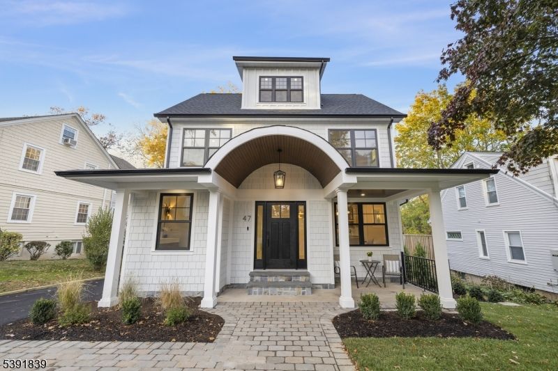 Exterior, Facade, American Foursquare