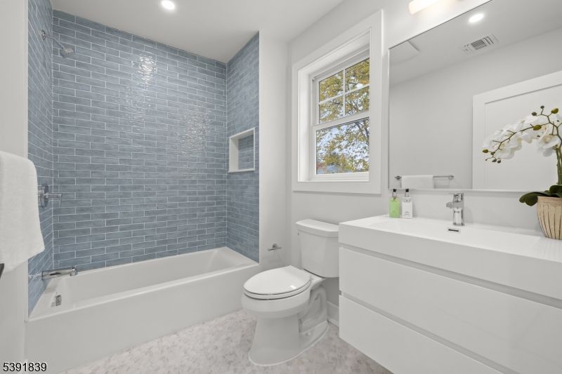 Bathroom, Interior, Recessed Lighting