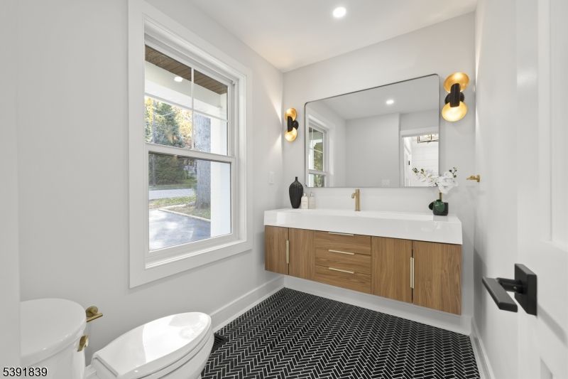 Bathroom, Interior, Recessed Lighting