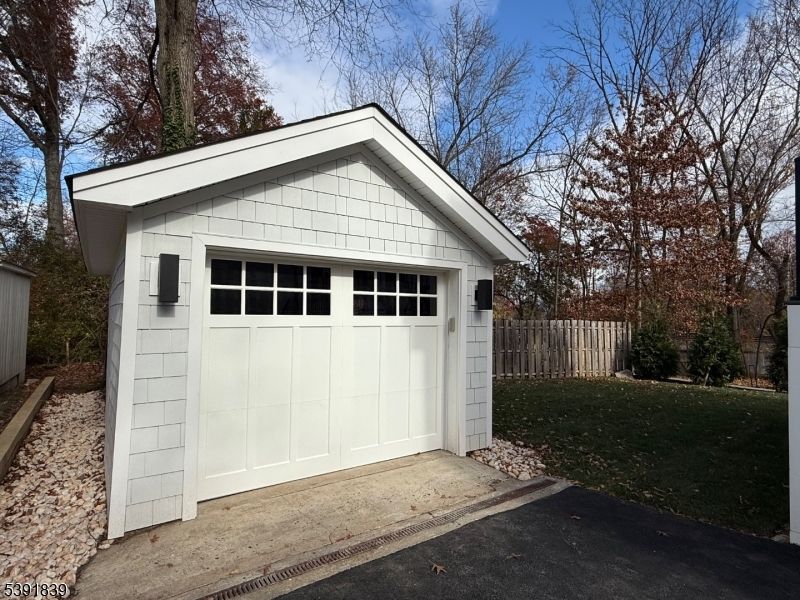 Detached Garage, Exterior
