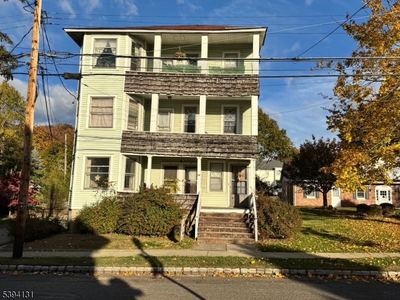 Exterior, Facade, American Foursquare