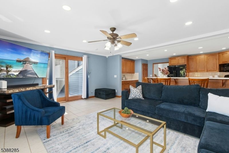 Interior, Kitchen, Living room, Recessed Lighting, Water