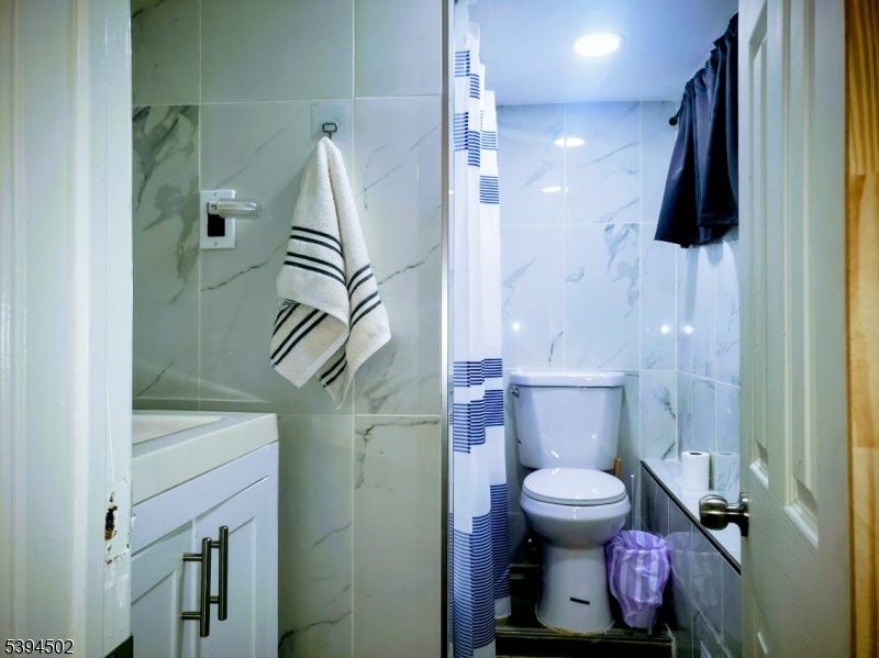 Bathroom, Interior, Marble Walls, Recessed Lighting