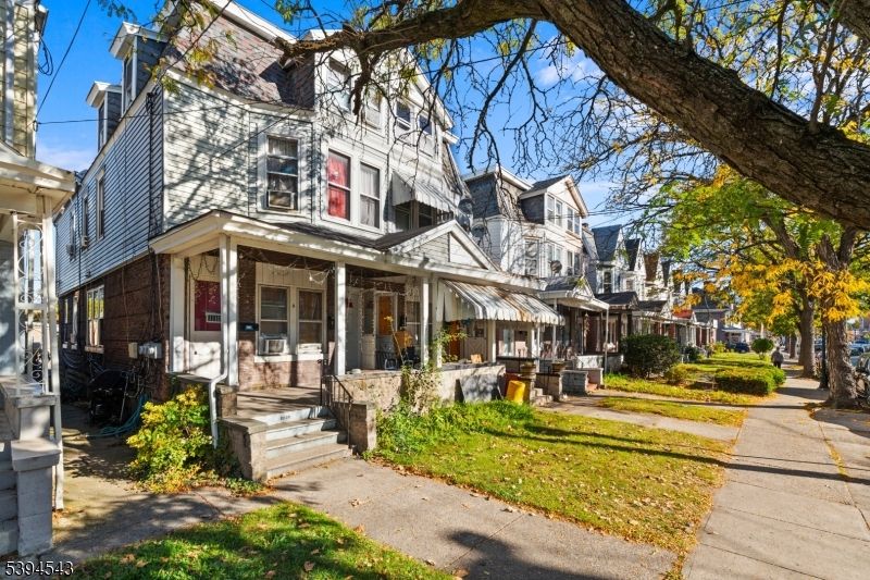 Exterior, Facade, Queen Anne Victorian