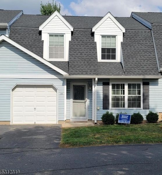 Attached, Exterior, Facade, Ranch