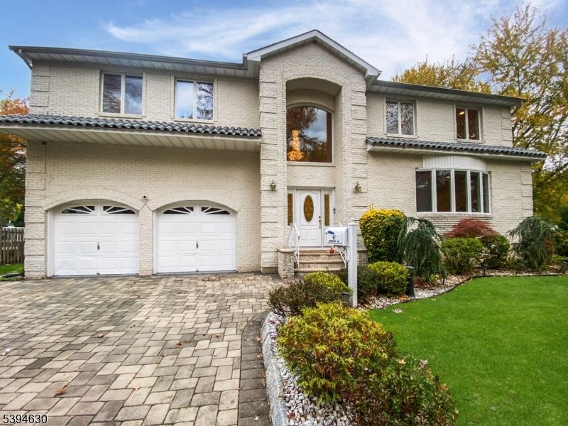 Attached, Exterior, Facade, Mediterranean