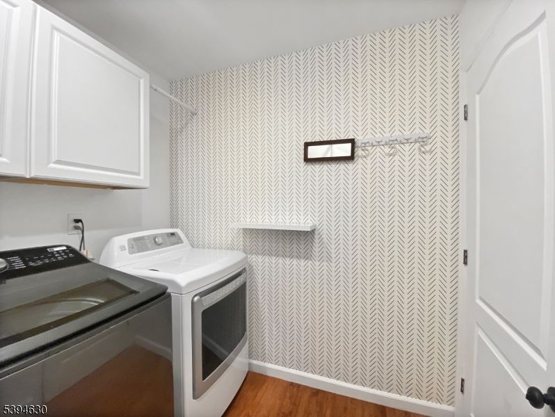Interior, Washer, Wood Texture Flooring