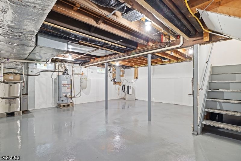 Garage, Interior, Wooden Beams