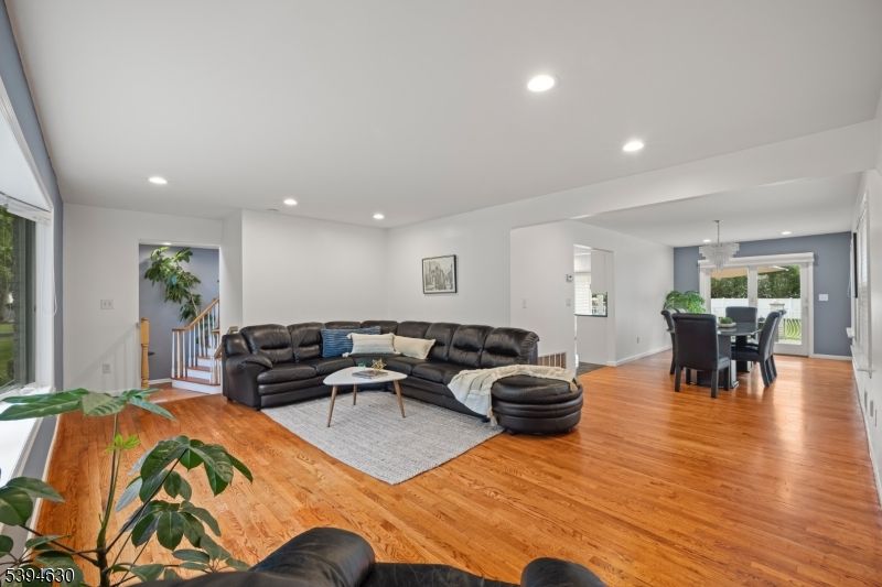 Chandelier, Dining room, Interior, Living room, Recessed Lighting, Wood Texture Flooring