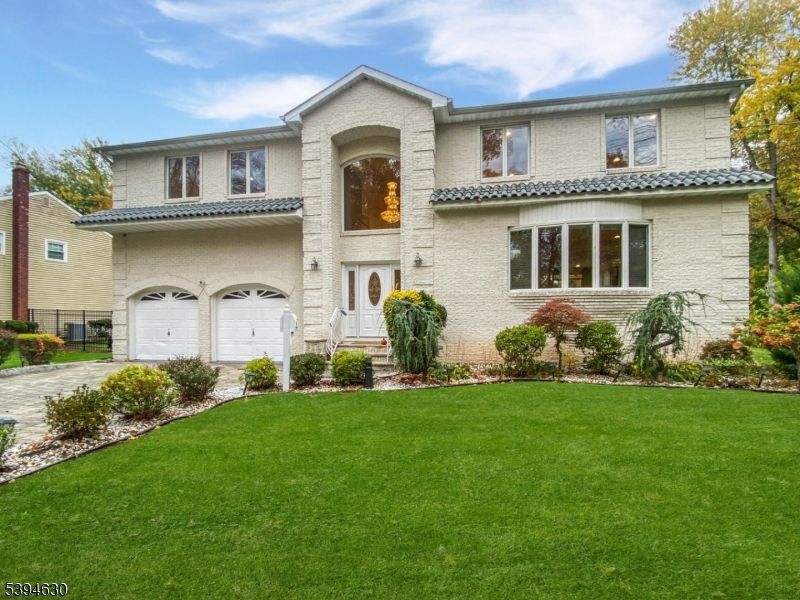 Attached, Exterior, Facade, Mediterranean