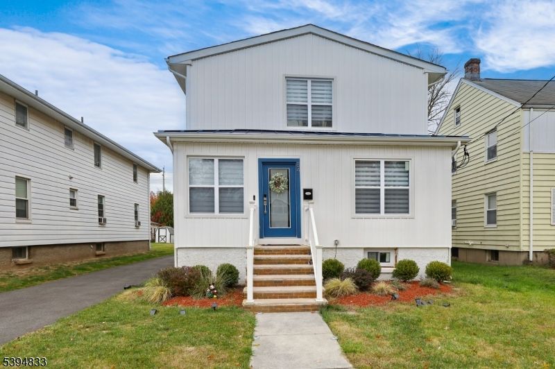 Exterior, Facade, Farmhouse