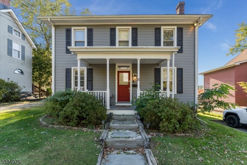 Exterior, Facade, American Foursquare