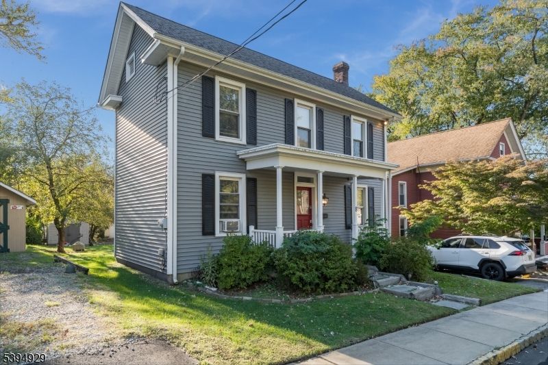 Exterior, Facade, American Foursquare