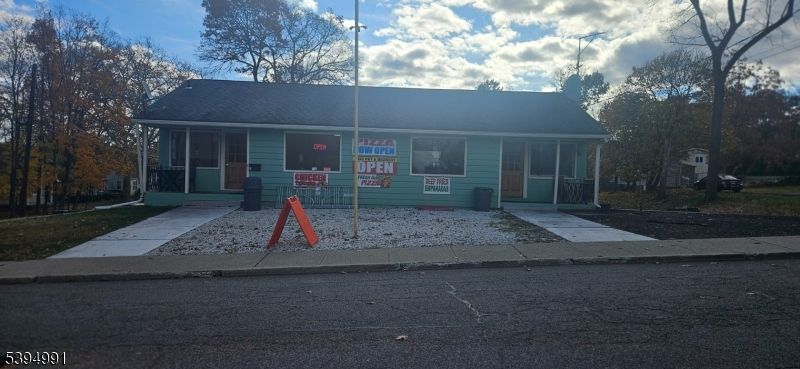Exterior, Facade, Cape Cod