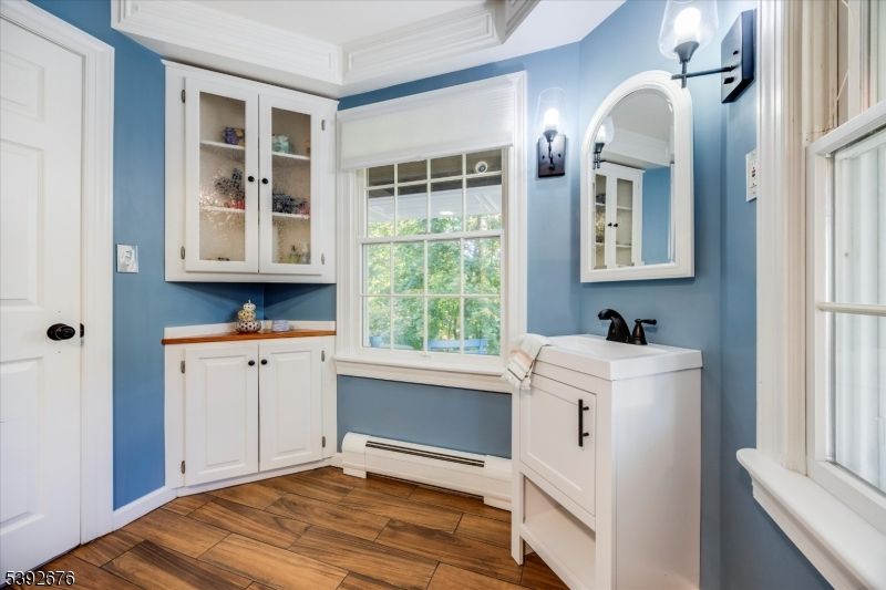 Interior, Washer, Wood Texture Flooring