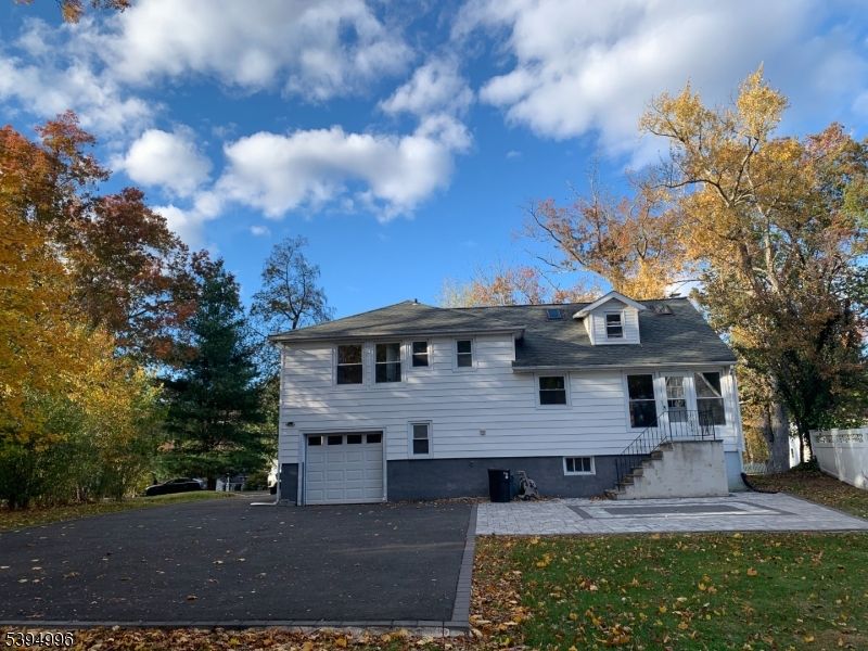 Attached, Exterior, Facade, Raised Ranch