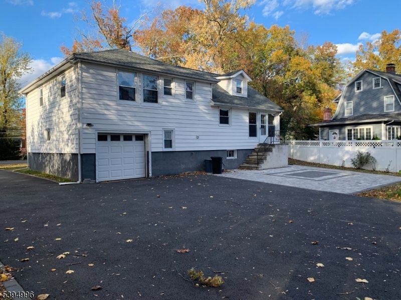 Attached, Exterior, Facade, Raised Ranch