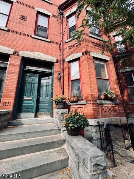 Exterior, Facade, Brick Facade, Rowhouse