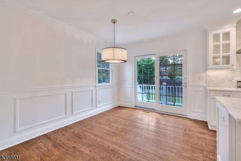 Empty room, Interior, Pendant Lights, Recessed Lighting, Wood Texture Flooring