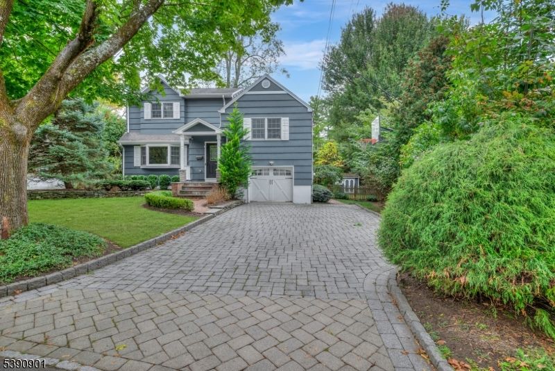 Attached, Exterior, Facade, Raised Ranch