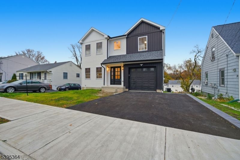 Attached, Exterior, Facade, Farmhouse