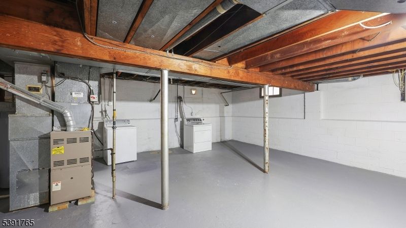 Interior, Washer, Wooden Beams